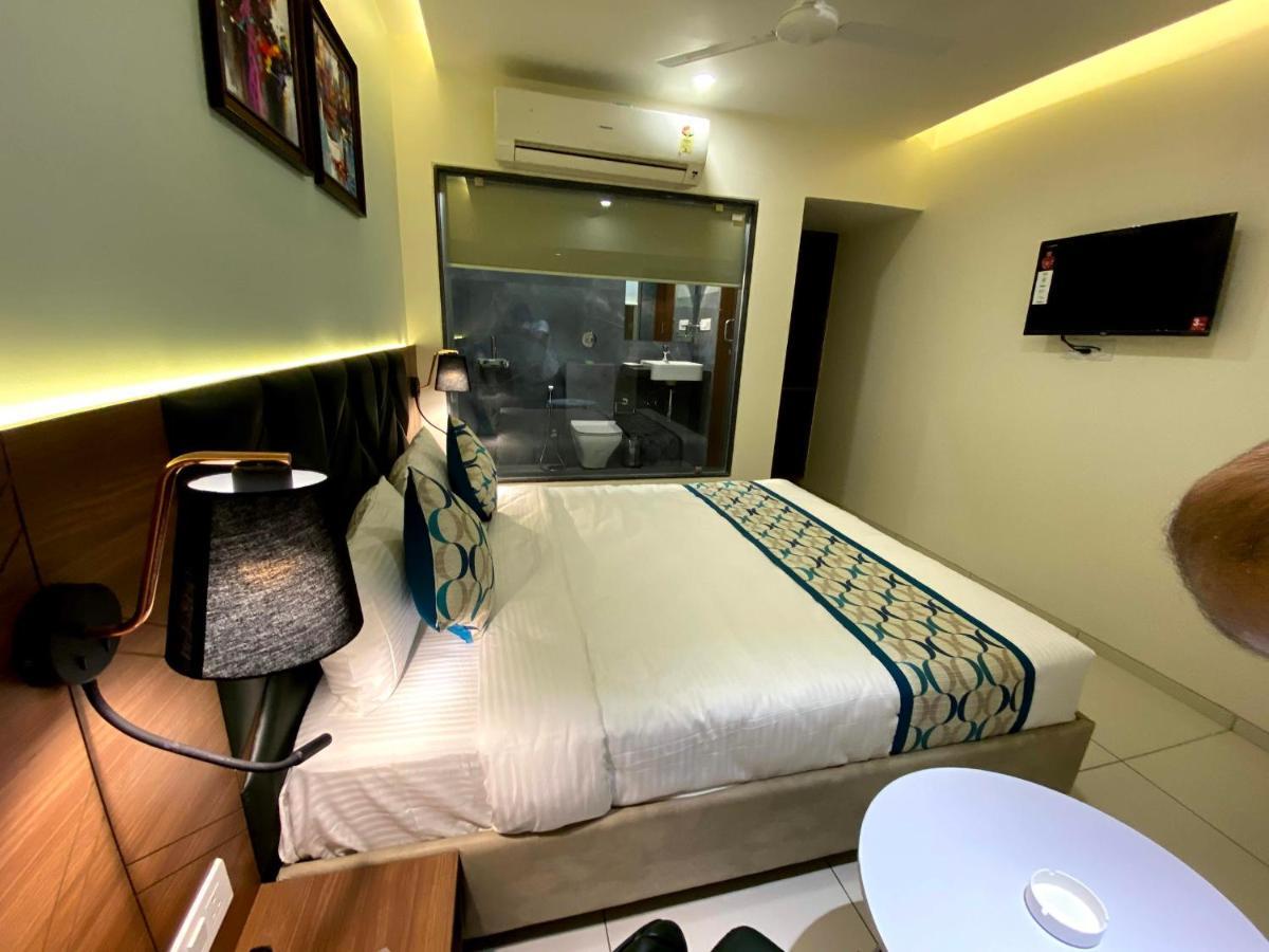 Hotel Unique By Apex Vadodara Dış mekan fotoğraf