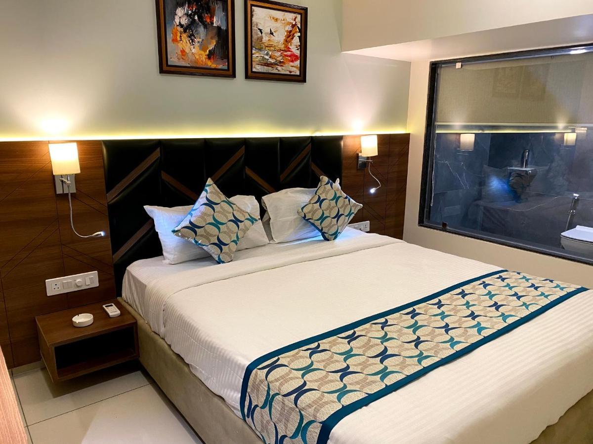 Hotel Unique By Apex Vadodara Dış mekan fotoğraf