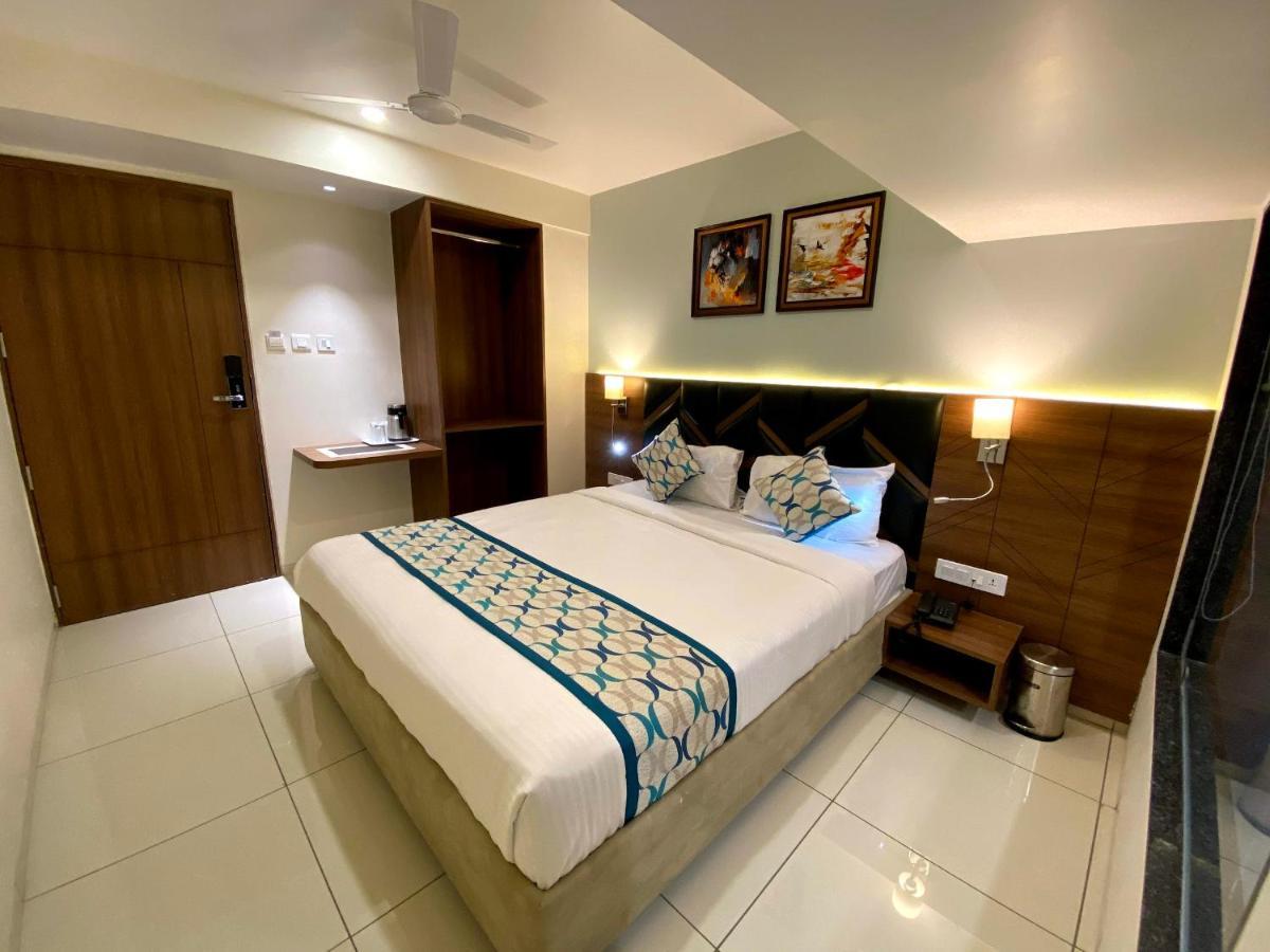 Hotel Unique By Apex Vadodara Dış mekan fotoğraf